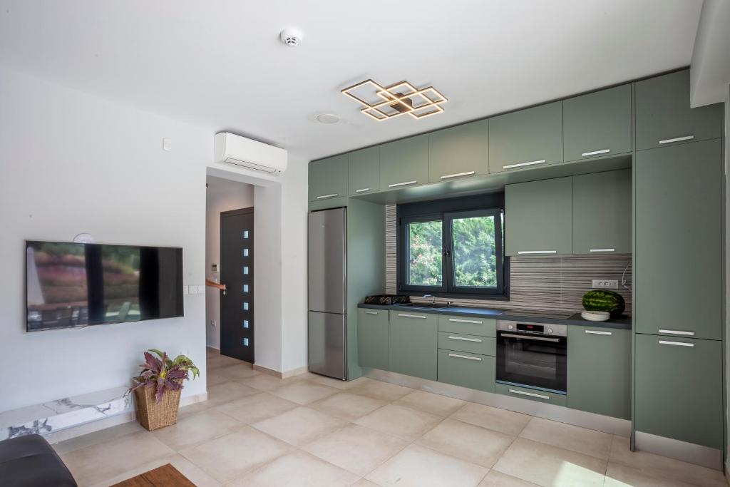 Kuchnia lub aneks kuchenny w obiekcie Alfie Luxury villa with private pool