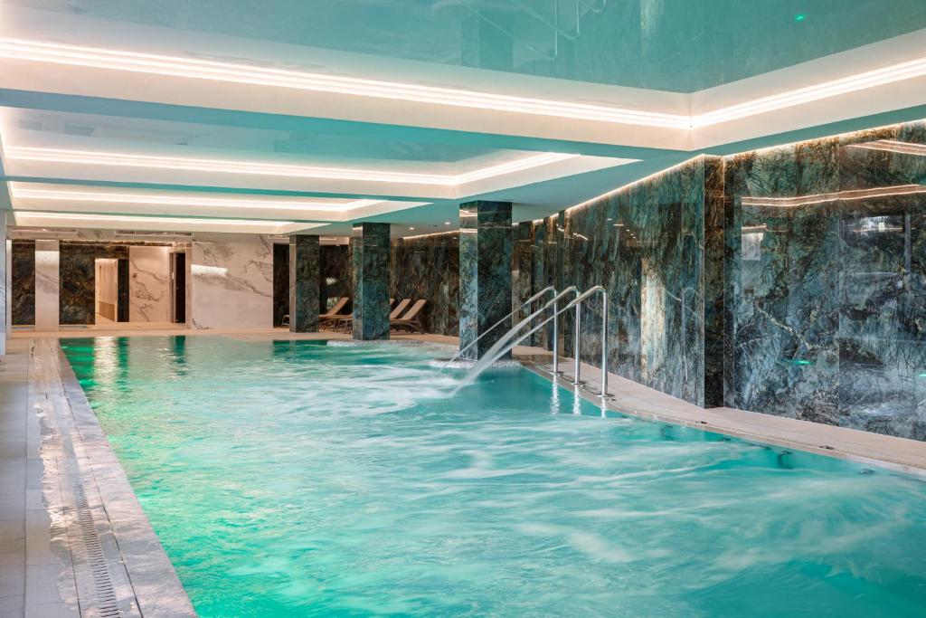 Bazén v ubytování Tavel Hotel & SPA nebo v jeho okolí