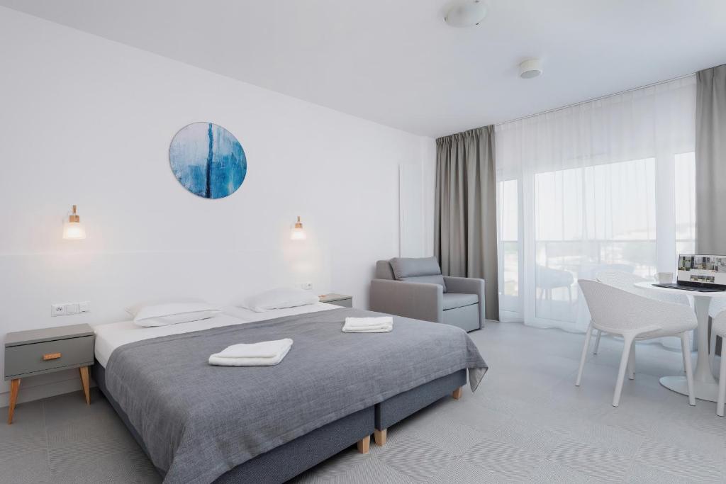 Posteľ alebo postele v izbe v ubytovaní Aquamarina Prima 049 by Noclegi Renters