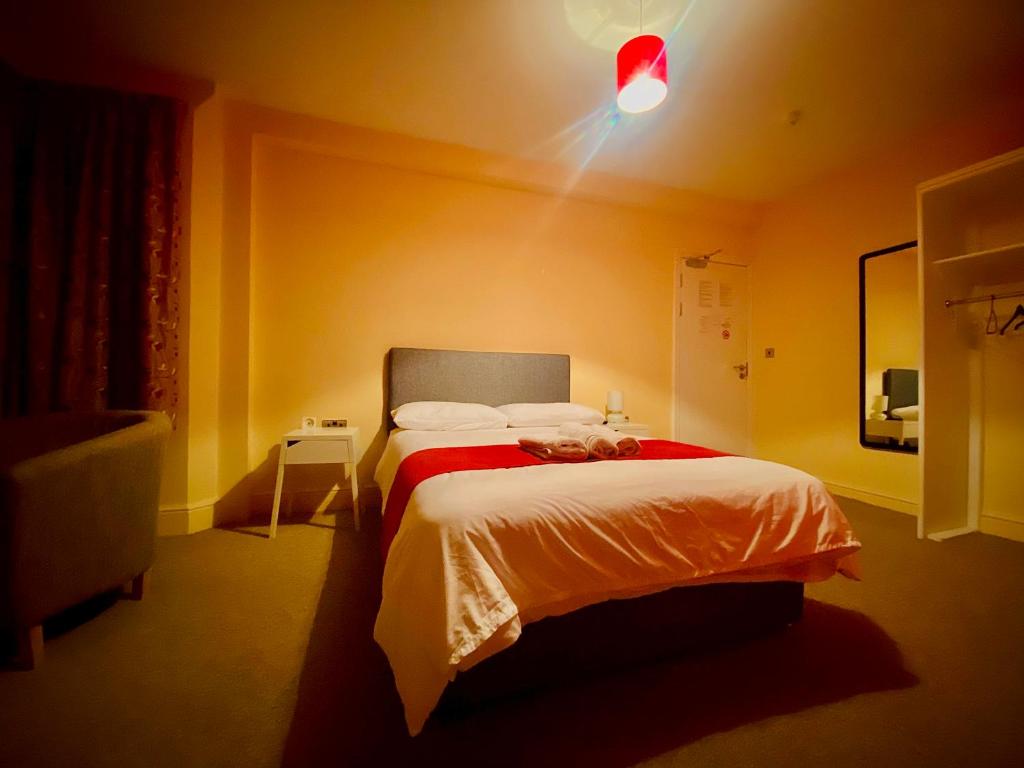 Train Station Hotel - Deluxe Double Room