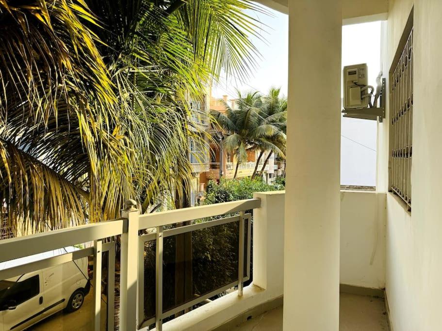 a balcony with a view of a van on a street at Maison fonctionnelle idéalement située à Dakar in Dakar