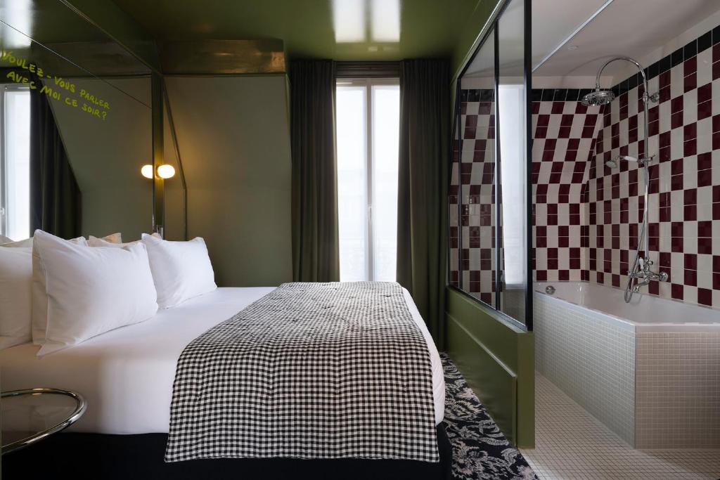 Postel nebo postele na pokoji v ubytování Hôtel La Conversation