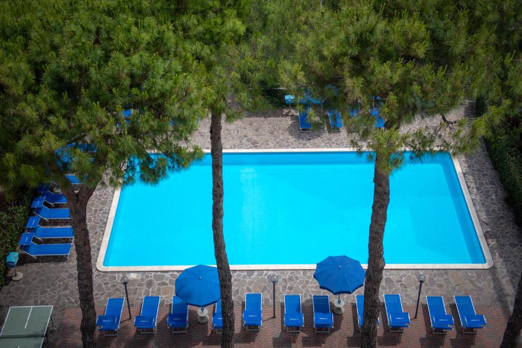 Bazén v ubytování Hotel Tiffany nebo v jeho okolí