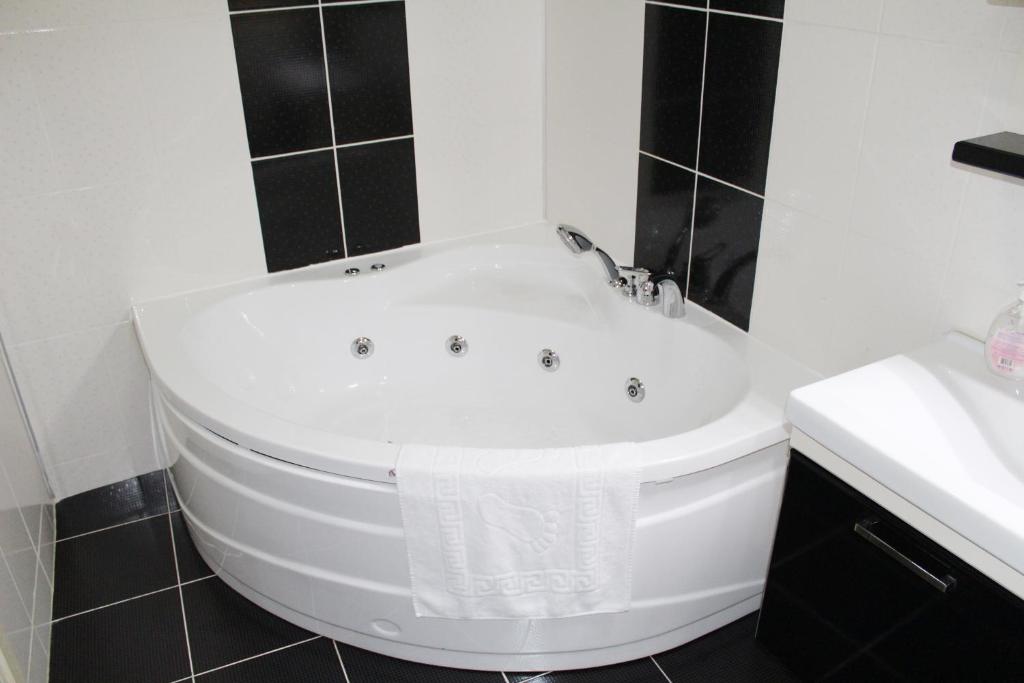 A bathroom at Agora Boutique Hotel & Bistro