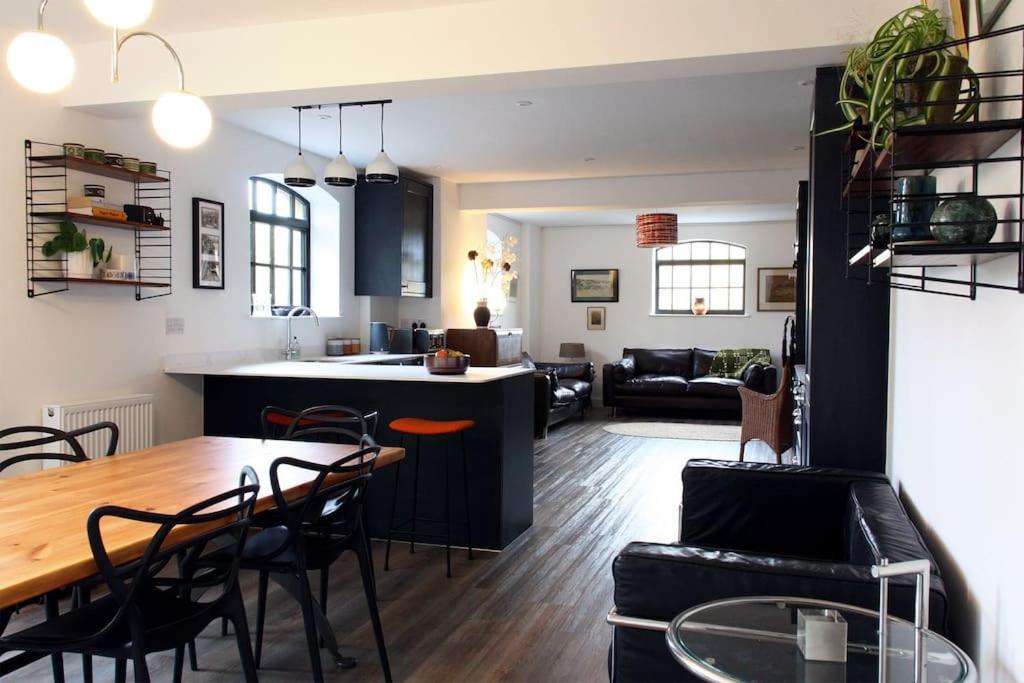 Η κουζίνα ή μικρή κουζίνα στο The Hop Loft @ The Old Granary