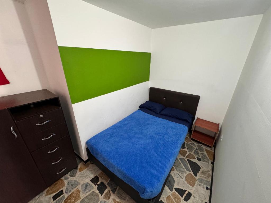 Postel nebo postele na pokoji v ubytování Hostel Bogotá Normandia Tu sitio