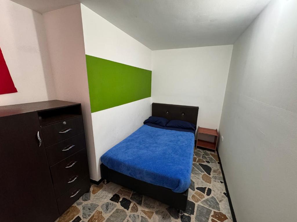 Postel nebo postele na pokoji v ubytování Hostel Bogotá Normandia Tu sitio