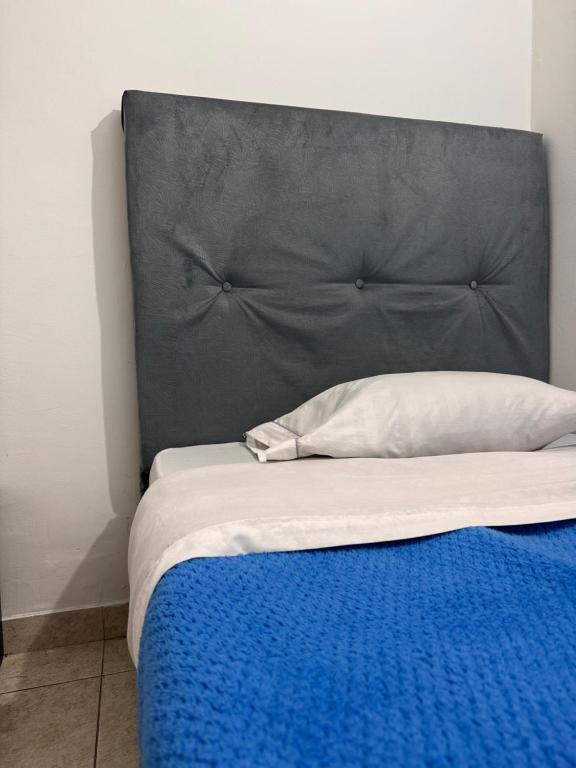 Postel nebo postele na pokoji v ubytování Hostel Bogotá Normandia Tu sitio