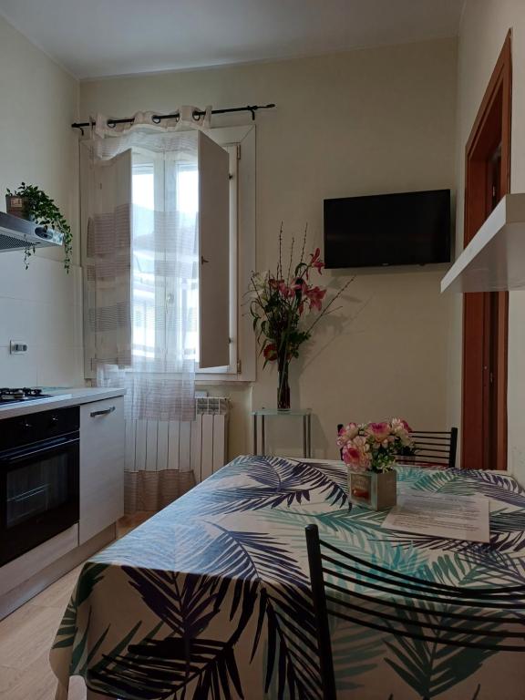a kitchen with a table with flowers on it at Apartment L'aquila in LʼAquila