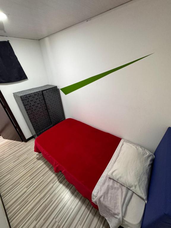 TV a/nebo společenská místnost v ubytování Hostel Bogotá Normandia Tu sitio