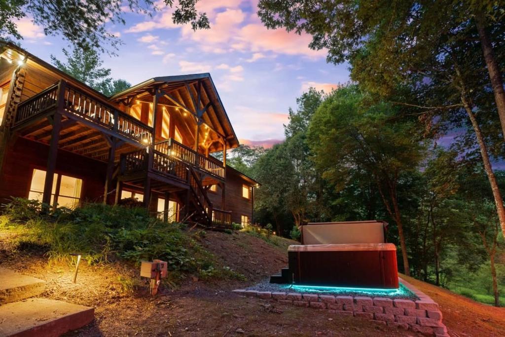 Movie Theater Waterfront HotTub Games 2Decks Views, Cherry Log (updated