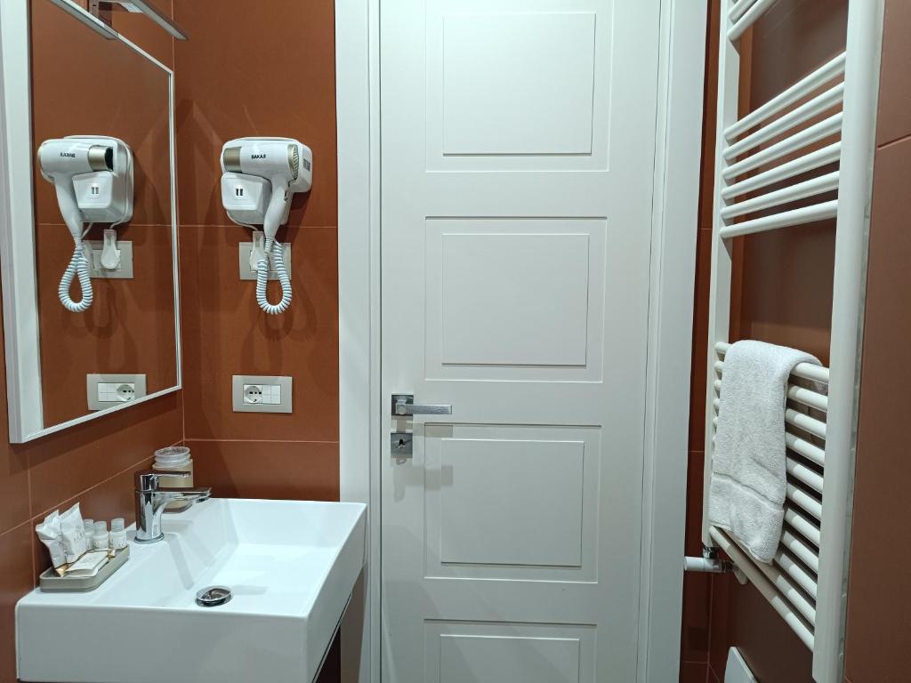 Koupelna v ubytování Schilizzi Hotel