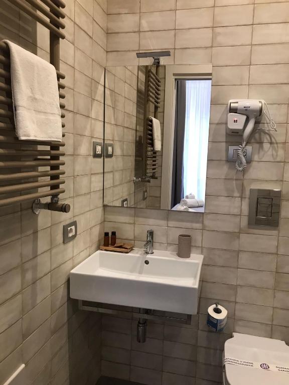 Koupelna v ubytování Schilizzi Hotel
