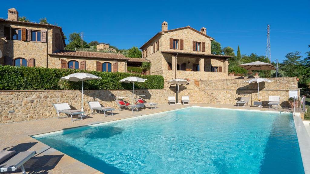 Casale con vista colline