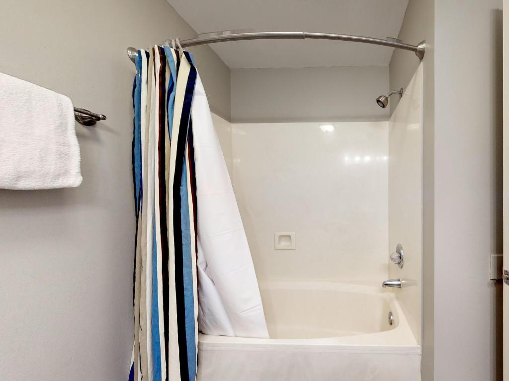 Ein Badezimmer in der Unterkunft 5191 Beachwalk