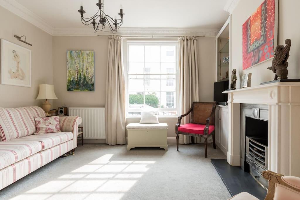 Four bedroom townhouse in famous Suffolks area photo photo 2