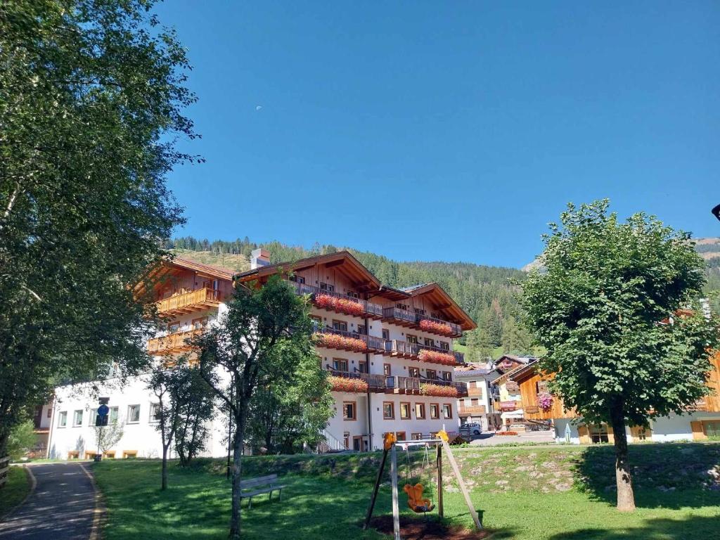 Nespecifikovaný výhled na hory nebo výhled na hory při pohledu z hotelu