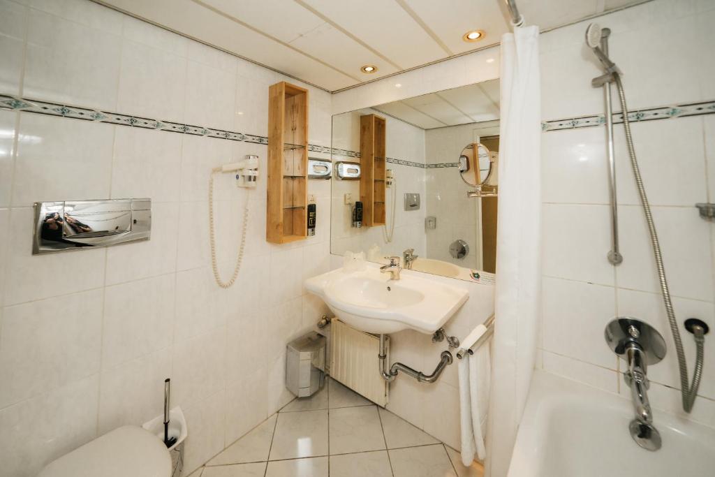 Savoy Hotel - Resim 12