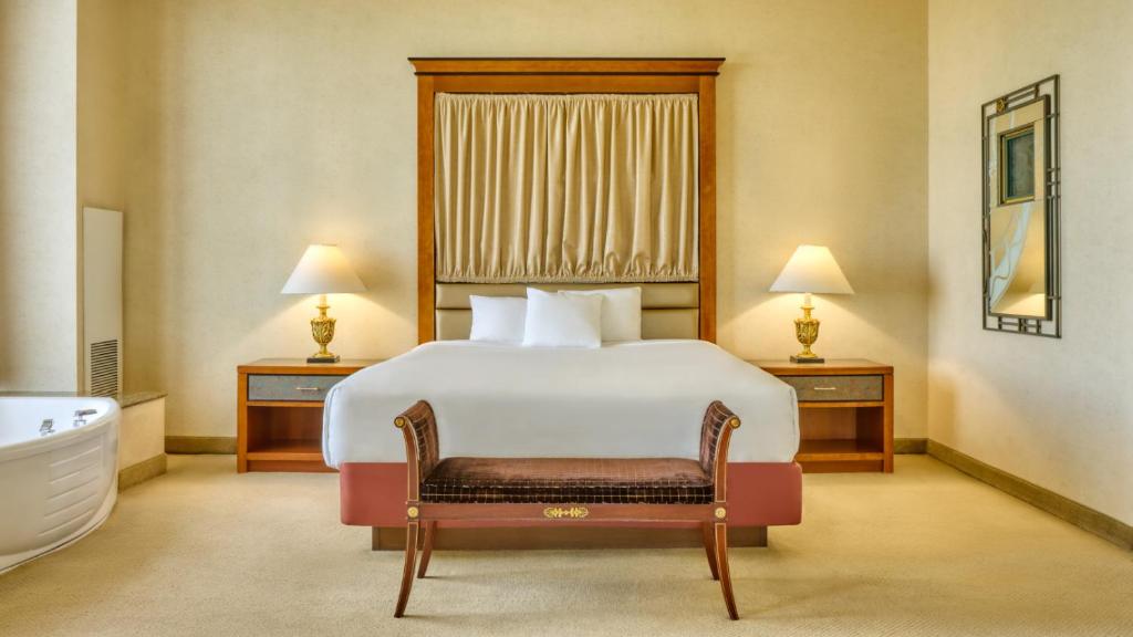 Rio Hotel & Casino, a Destination by Hyatt Hotel - One-Bedroom King Suite - High Floor