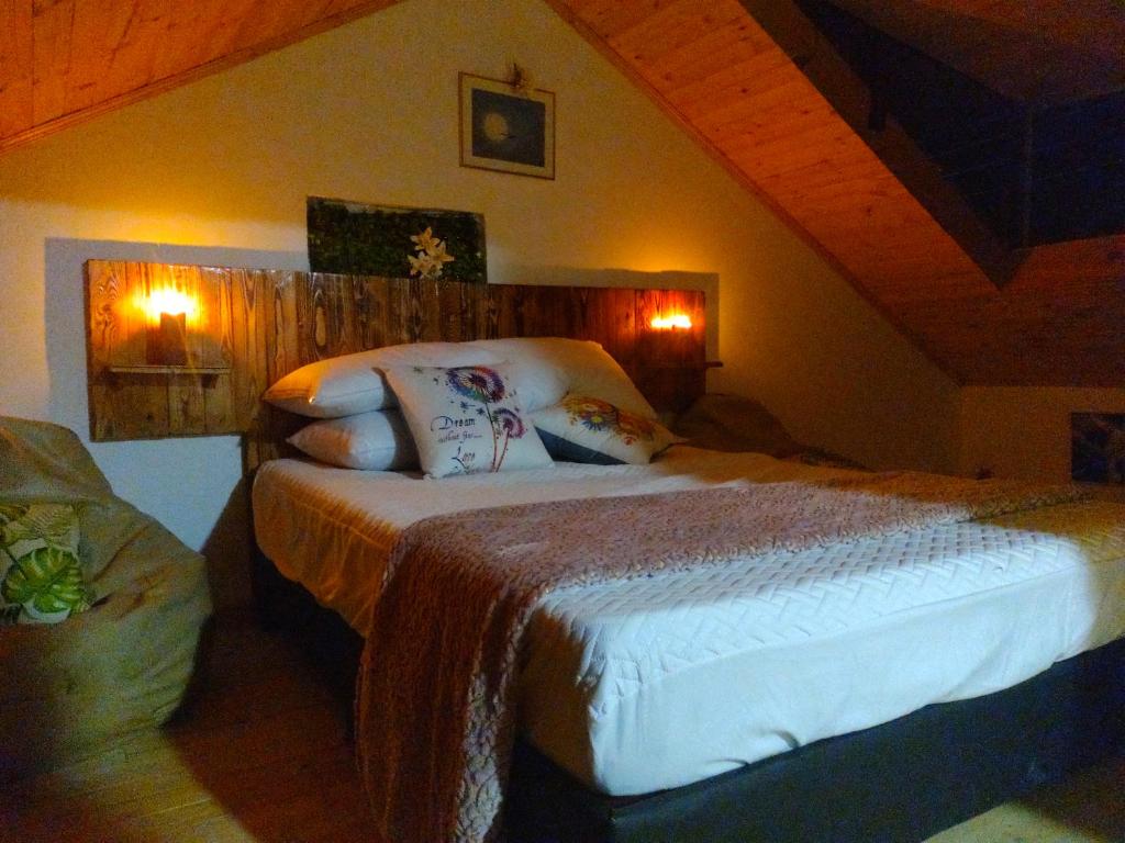 a bedroom with a large bed in a attic at Chalet Laguna Sagrada de Fuquene in Fúquene