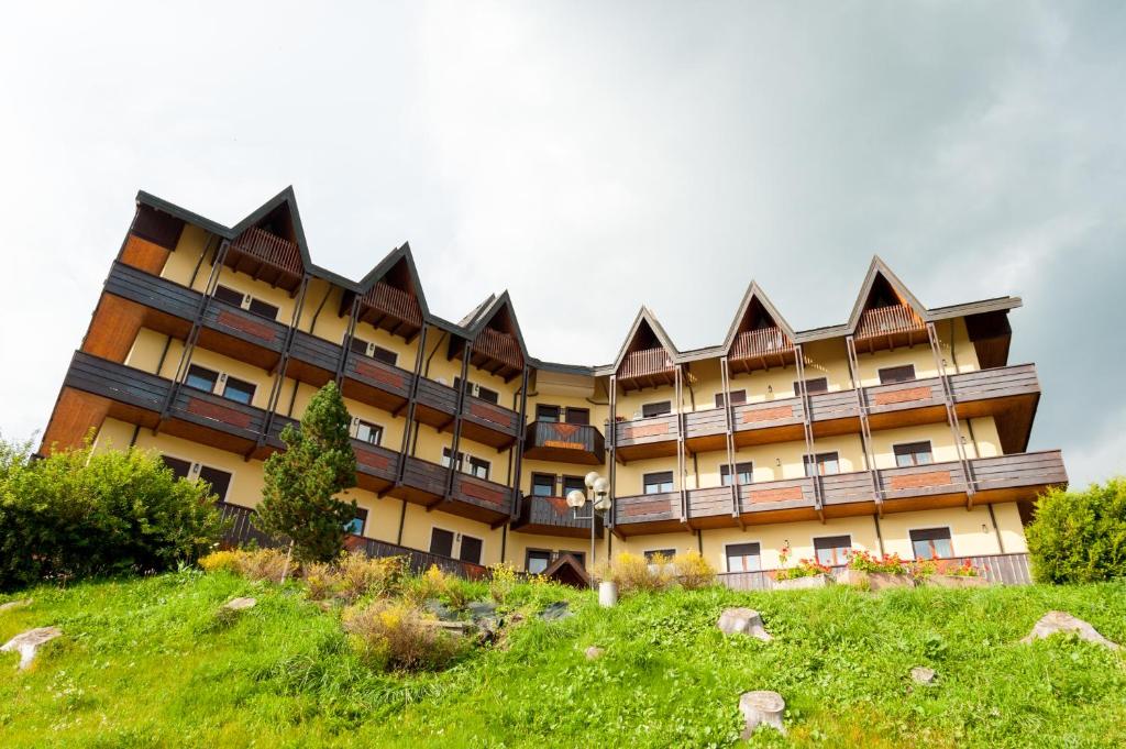 The building in which az apartmanhoteleket is located