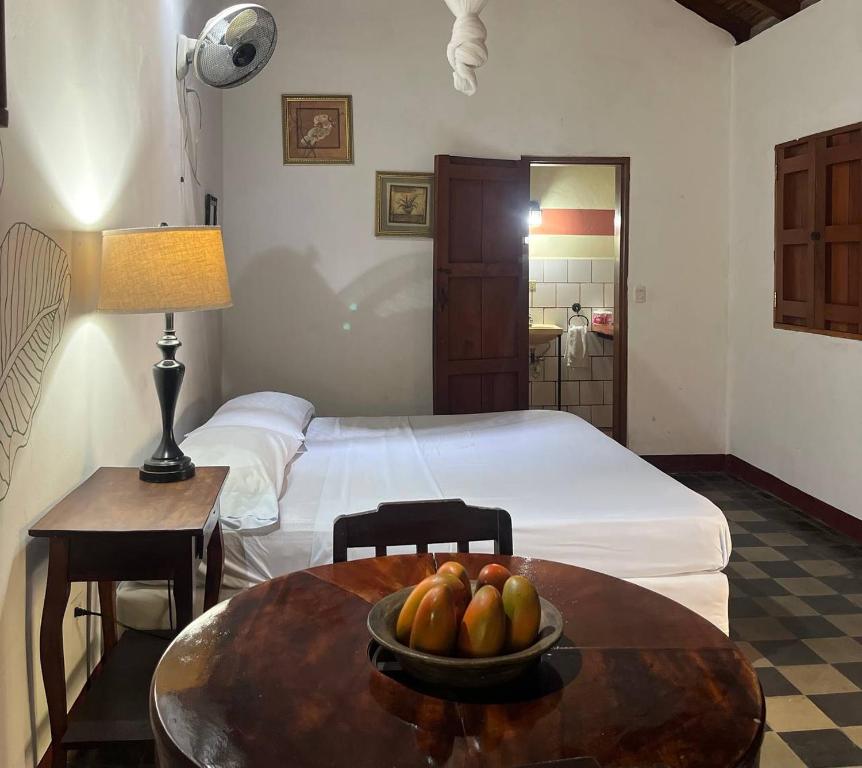 a room with a bed and a table with a bowl of fruit at ViaVia Leon in León