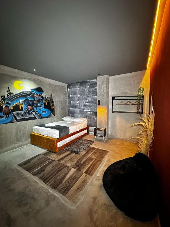 Una cama o camas en una habitación de Urban Hostal San Gil- Piscina Restaurante Bar