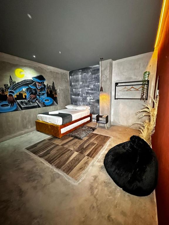 Una cama o camas en una habitación de Urban Hostal San Gil- Piscina Restaurante Bar