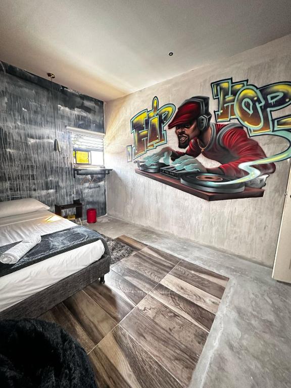 Una cama o camas en una habitación de Urban Hostal San Gil- Piscina Restaurante Bar