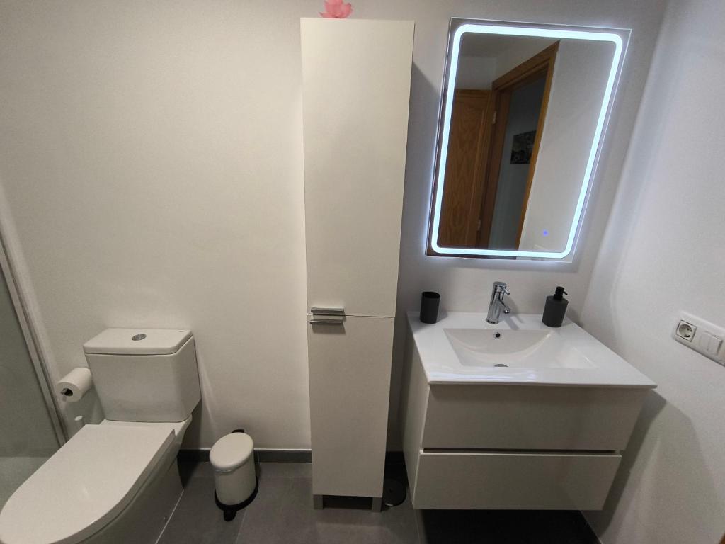 Koupelna v ubytování AR Home - Apartamento de 3 dormitorios con ascensor en Las Huesas, Telde