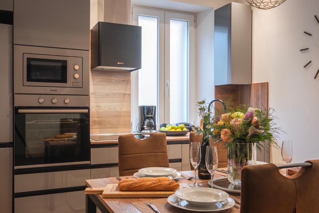 Arta Apartments City Center - with Private Parking - 8