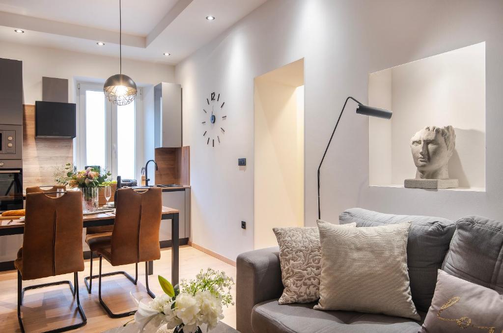 Arta Apartments City Center - with Private Parking - 9