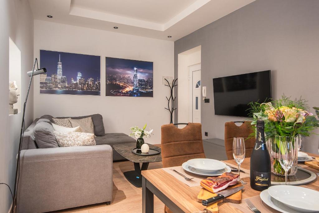 Arta Apartments City Center - with Private Parking - 4