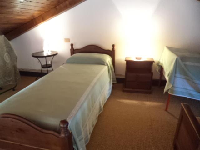A bed or beds in a room at Monpoupon