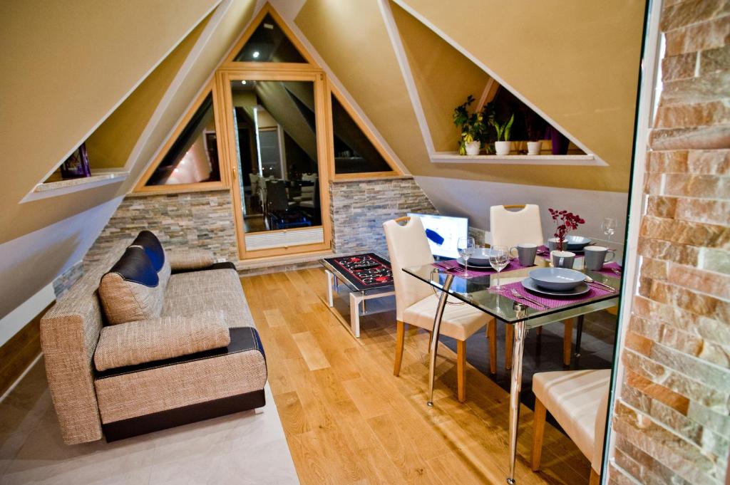 Posedenie v ubytovaní Apartamenty Toporowa Cyrhla