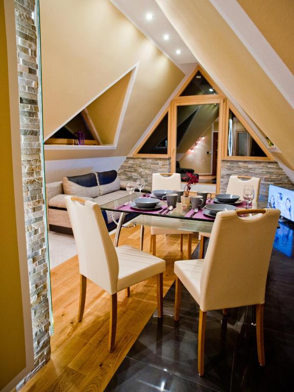 Posedenie v ubytovaní Apartamenty Toporowa Cyrhla