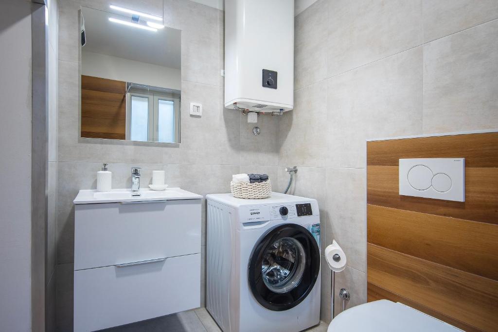 Arta Apartments City Center - with Private Parking - 12