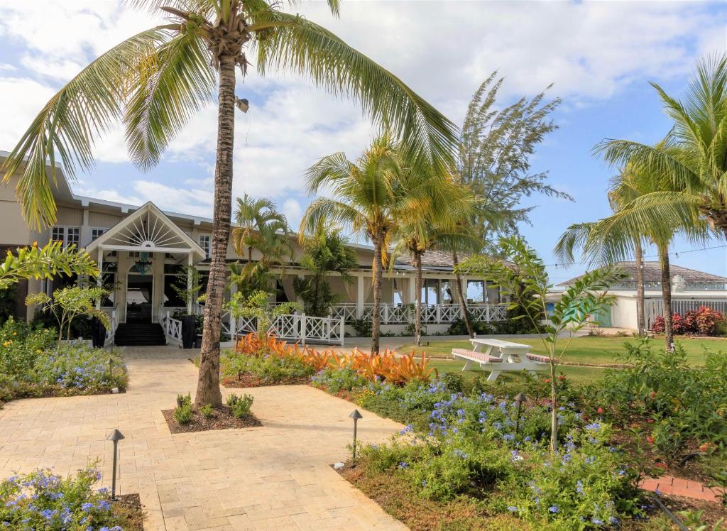 Zahrada ubytování Sea Breeze Beach House All Inclusive by Ocean Hotels