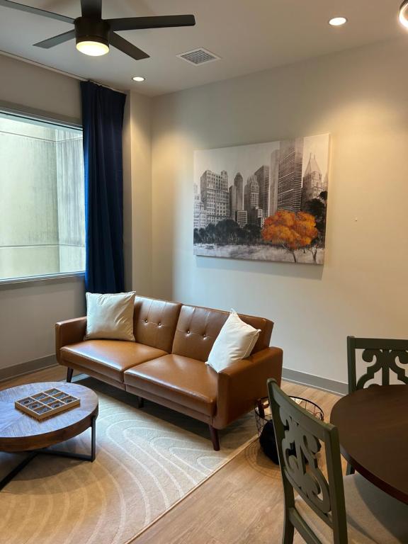 175 LEX - Walkable Downtown Lexington & Rupp Arena - Full Condos - Superior Apartment