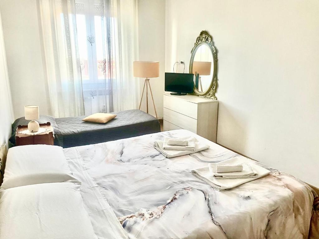 Cavour16 rent bedrooms - Economy Triple Room With Shared Bathroom