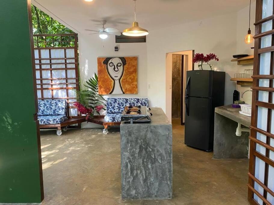 Η κουζίνα ή μικρή κουζίνα στο Peaceful Jungle Villa Cooper - Pool & Parking for 2 persons