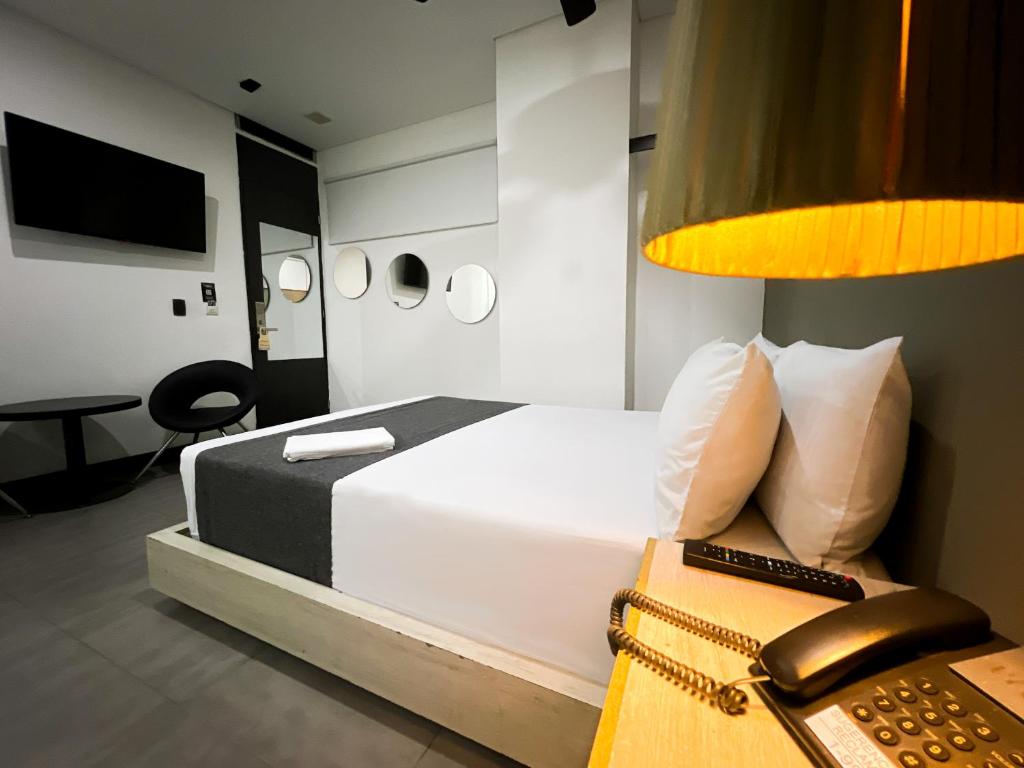 Postel nebo postele na pokoji v ubytování Hotel 47 Medellin Center