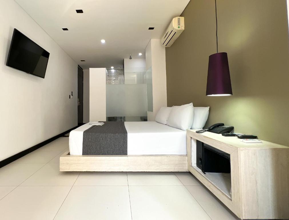 TV a/nebo společenská místnost v ubytování Hotel 47 Medellin Center