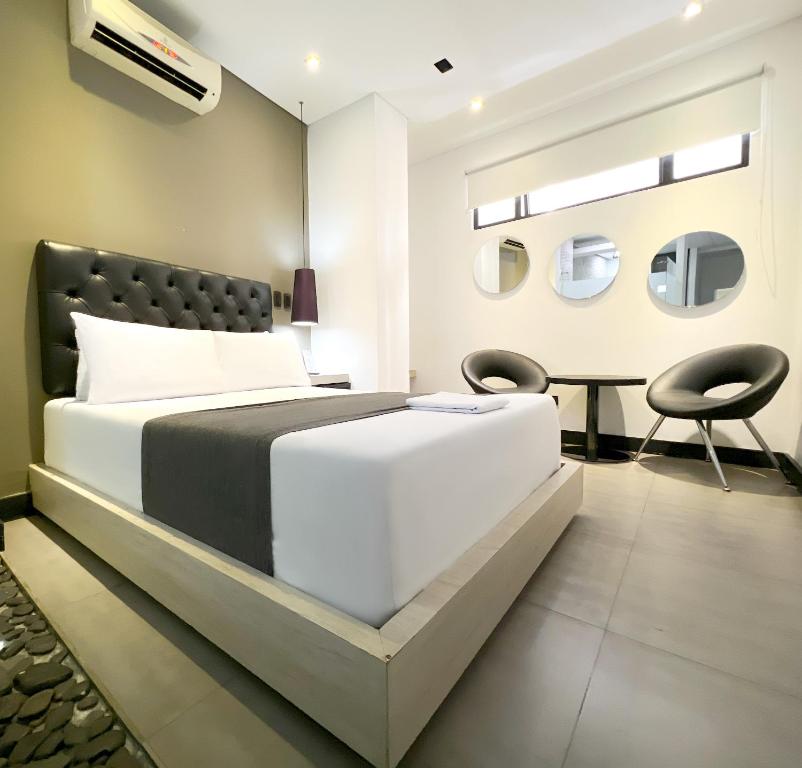 Postel nebo postele na pokoji v ubytování Hotel 47 Medellin Center