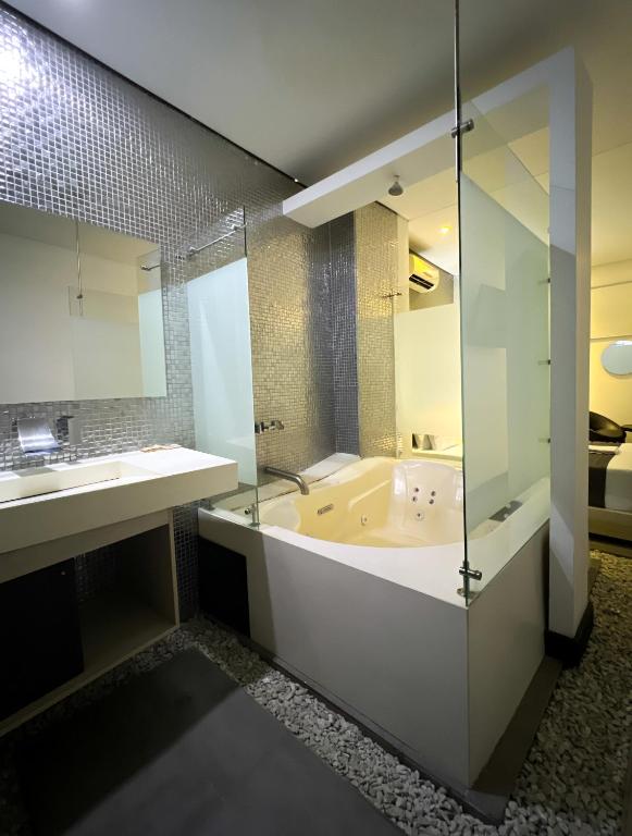 Postel nebo postele na pokoji v ubytování Hotel 47 Medellin Center