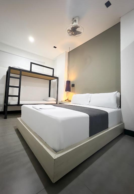 Postel nebo postele na pokoji v ubytování Hotel 47 Medellin Center