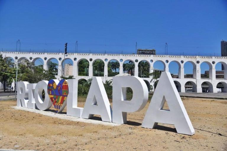 a large white sign that says napaq in front of a bridge at Hospedagem Rio Lapa in Rio de Janeiro
