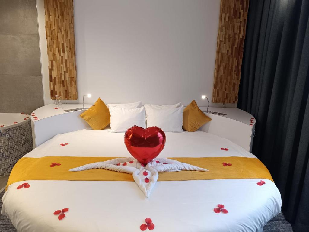 Postel nebo postele na pokoji v ubytování Ibis Styles La Louvière