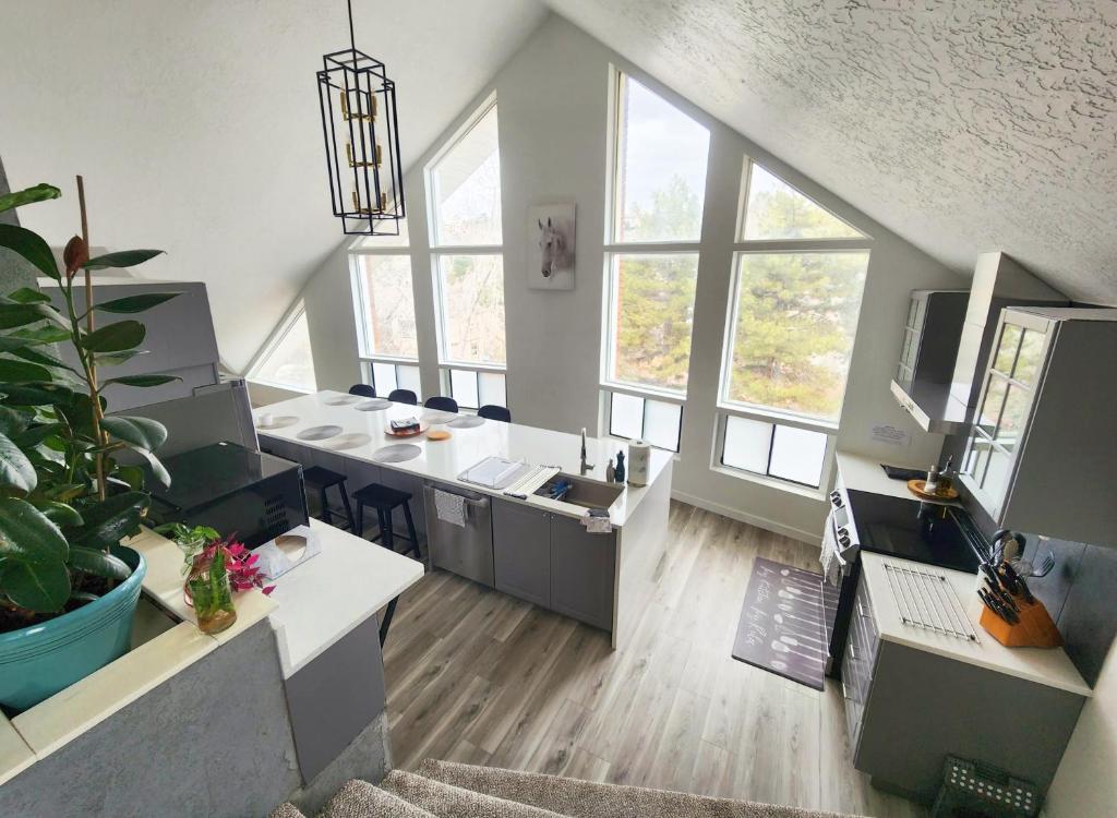 Large 3200sf A-Frame House close to Snowbird Alta Ski &Stunning Mountain View! - Casa De Tres Dormitorios