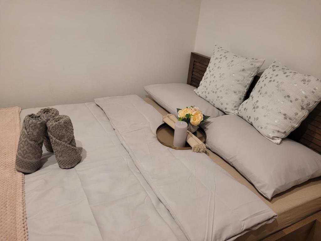 a bed with two pillows and a stuffed animal on it at Apartament Velana in Reşiţa